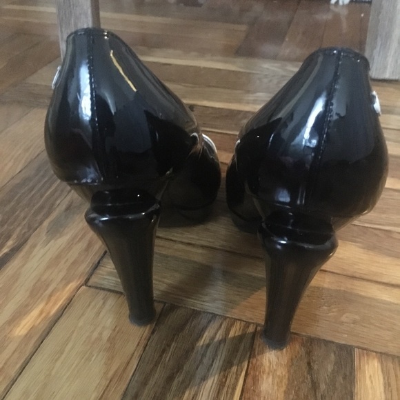 Authentic Chanel patent leather shoes size 8 1/2 - Picture 2 of 8